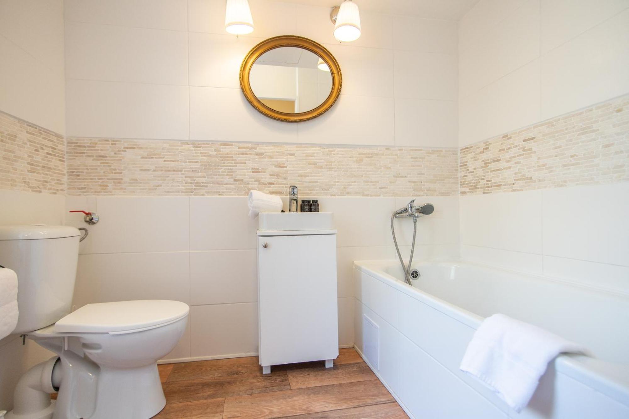 Habitación en casa particular With Double Bed In Zizkov - Shared Bathroom Praga